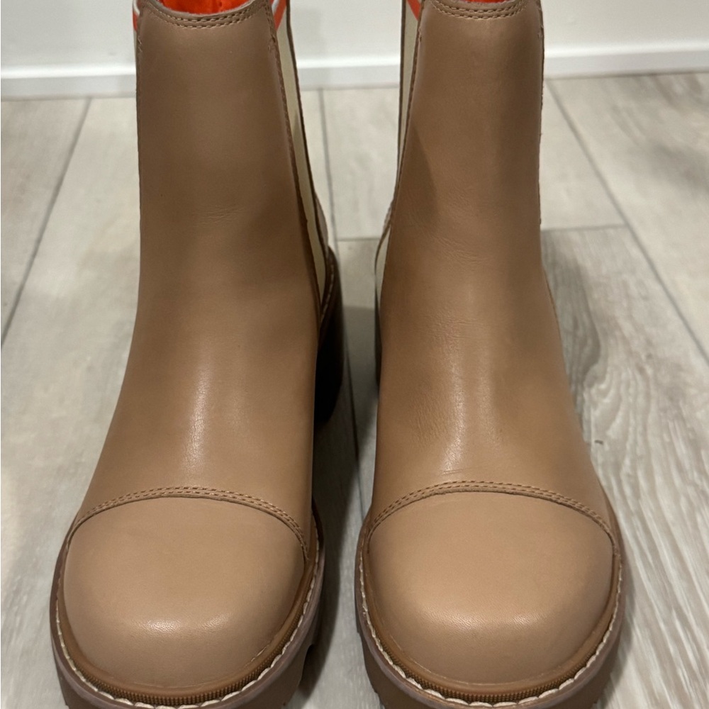 Size 9.5 Sorel Joan Now Tan Leather Women's Boots